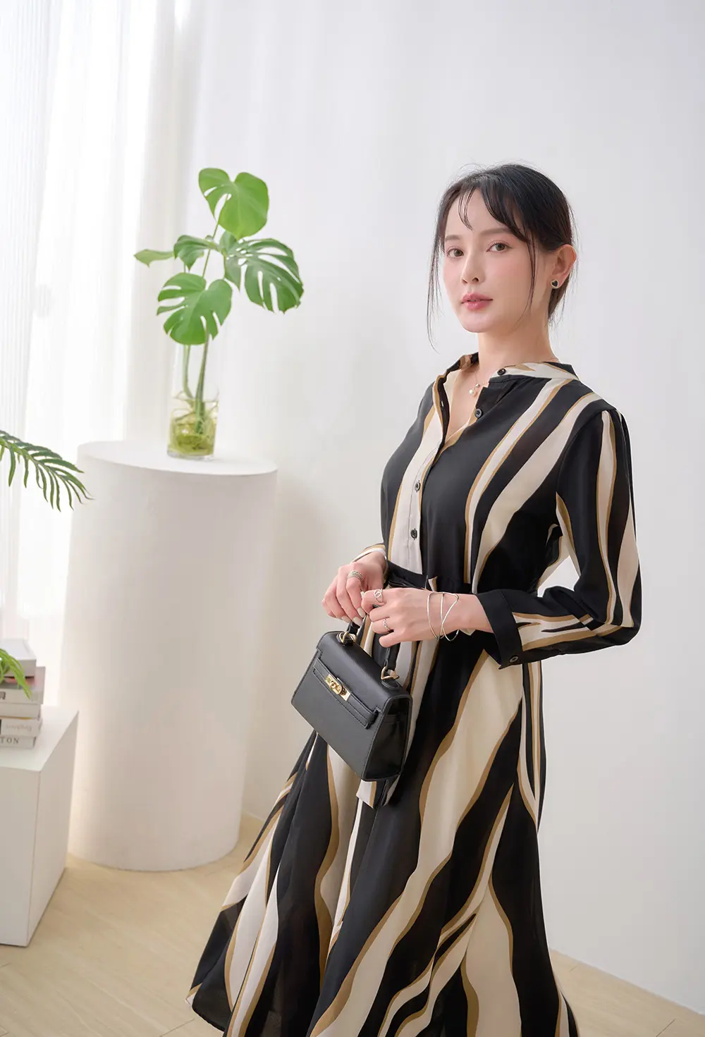 點我看大圖 條紋也能穿出女總裁的霸氣?沒錯,前提是您選對剪裁和設計 !