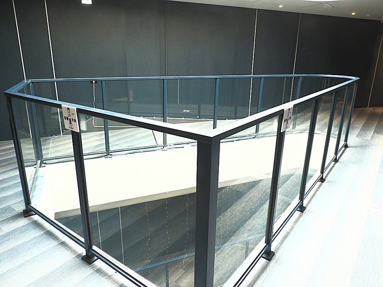 車城 落山風藝術季 【看海美術館展區、海口村街道及村落展區、墾丁長灘休閒飯店、紅柴。居 山海之隅】,順遊恆春縣城東門及北門、恆春文化中心民謠館,品嚐半島特色美食 — 香酥鴨、綠豆蒜 — 2025年初 國境之南看海賞藝小旅行 【小惡魔畫蛇添福】補篇(2)