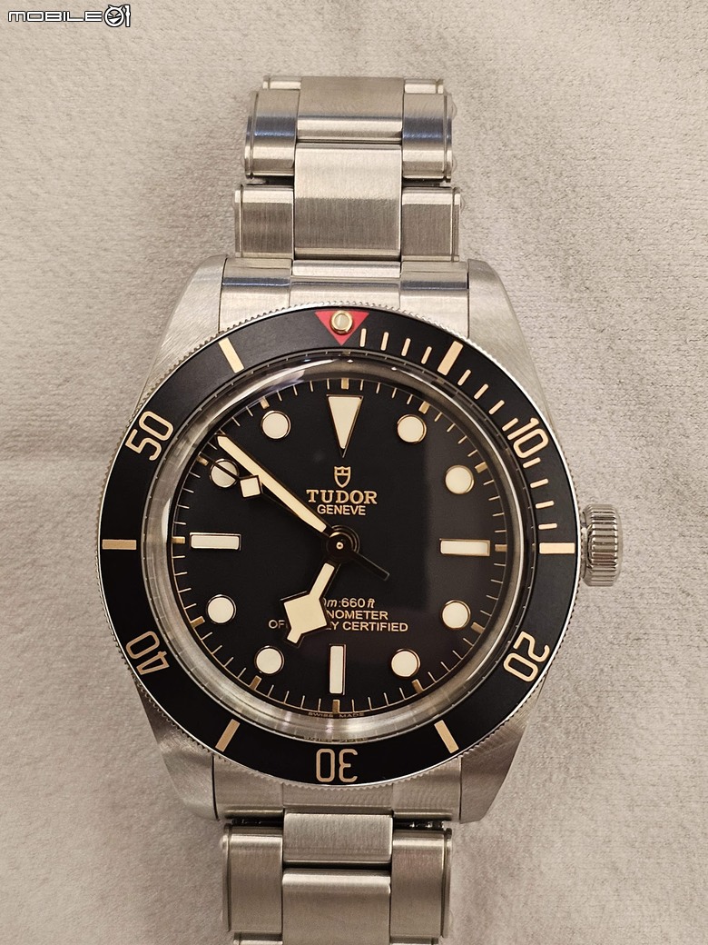 我的Tudor BB58計時外圈是不是歪了...