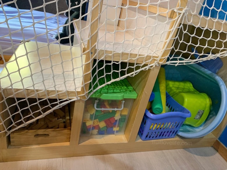 點我看大圖 獨棟主題式溜滑梯小木屋,房間裡面有滑梯還有很多玩具、玩偶,小朋友玩得超開心!