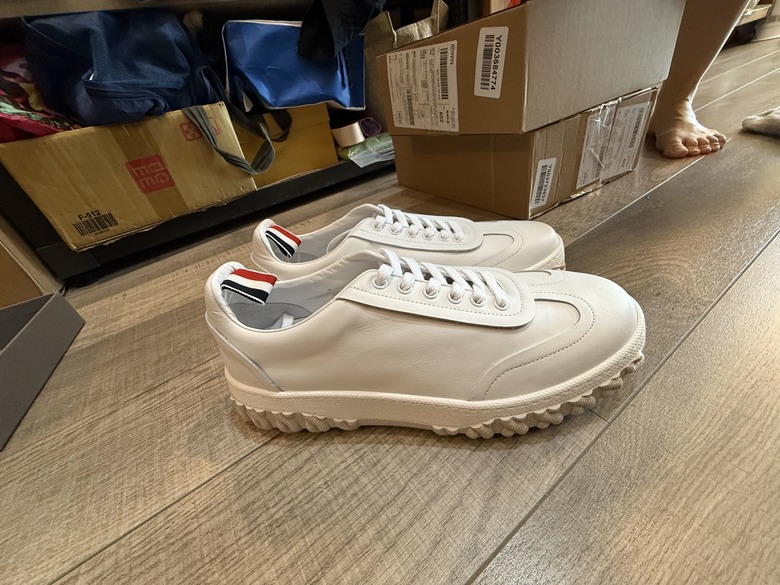 「開箱」Thom Browne 白色真皮休閒鞋