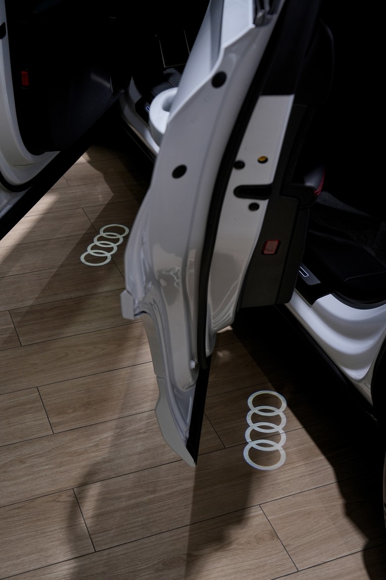 Audi Q7 55 TFSI quattro S line｜金屬冰川白 Glacier White｜交車照片分享