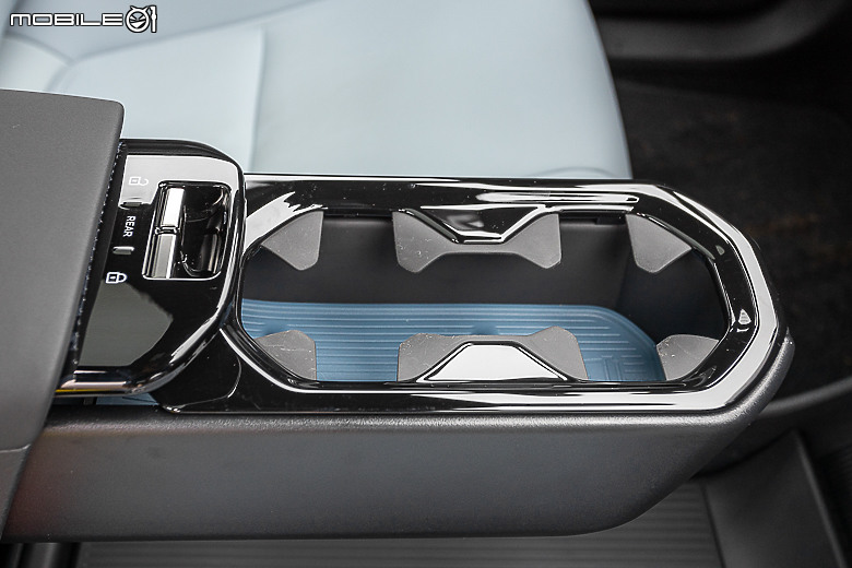 Volvo EX30 Twin Motor Performance 試駕｜ 有型、有趣但不容小覷的純電小休旅！