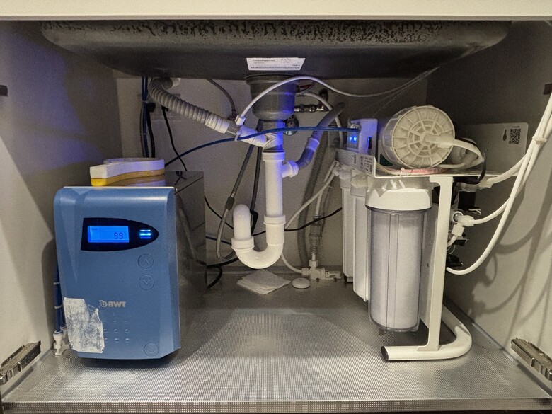 直輸型RO串接加熱器，出熱水時前面幾秒會斷斷續續