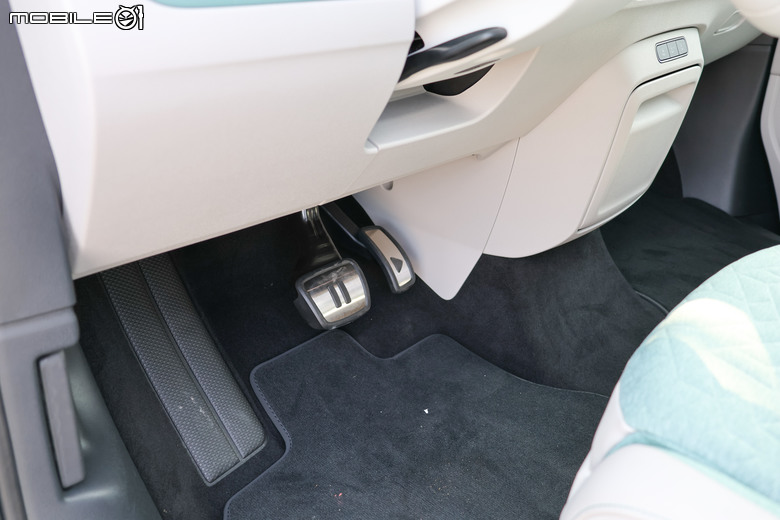 福斯商旅 Volkswagen ID.Buzz Pro S 試駕|承先啟後的經典味、豐富且出色的空間機能!