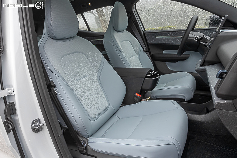 Volvo EX30 Twin Motor Performance 試駕｜ 有型、有趣但不容小覷的純電小休旅！