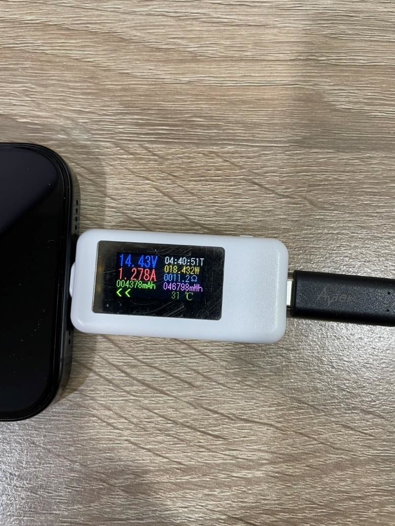 大材小用的Avier Uni G4 USB4充電測試