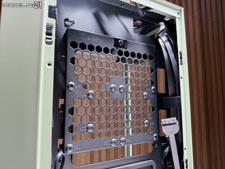 透視 The Tower 家族新成員! Tower 250 ITX機殼
