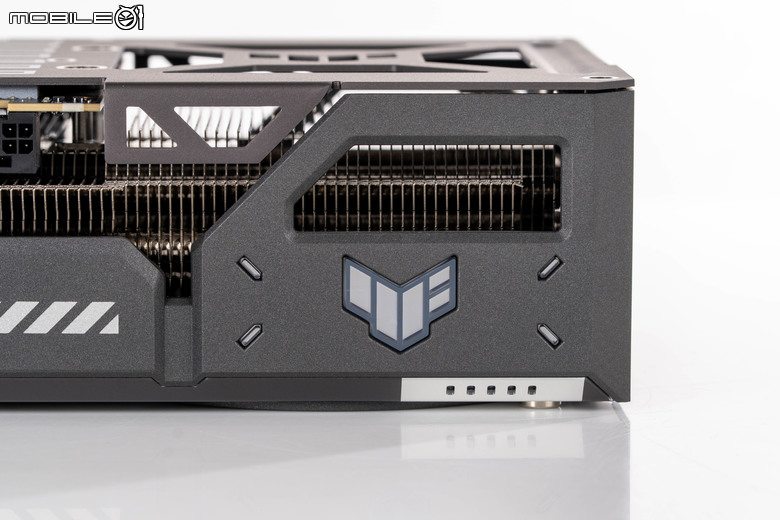 ASUS TUF GeForce RTX 5070 Ti O16G GAMING 顯示卡開箱實測 以優異散熱性能帶來效能加值的超頻卡選擇