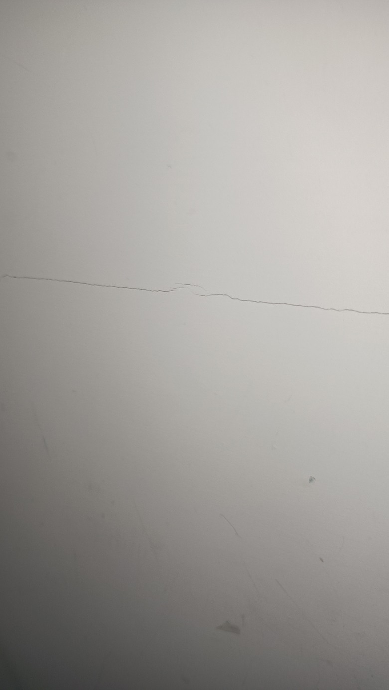 牆壁裂痕應該怎麼修復的