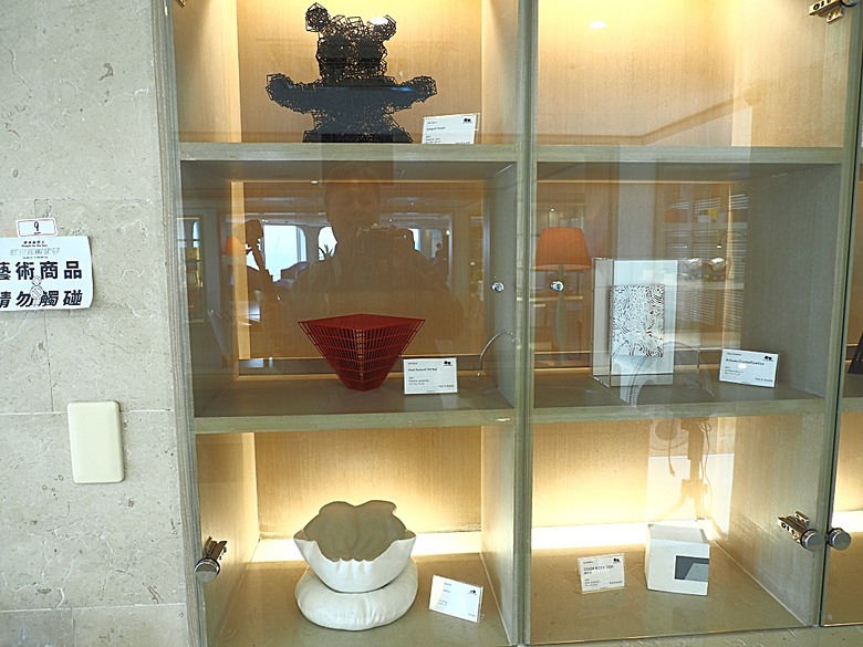 車城 落山風藝術季 【看海美術館展區、海口村街道及村落展區、墾丁長灘休閒飯店、紅柴。居 山海之隅】，順遊恆春縣城東門及北門、恆春文化中心民謠館，品嚐半島特色美食 — 香酥鴨、綠豆蒜 — 2025年初 國境之南看海賞藝小旅行 【小惡魔畫蛇添福】補篇(2)