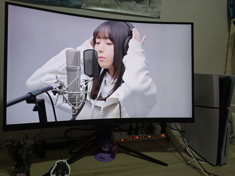 簡易開箱MSI MAG 321CUPDF