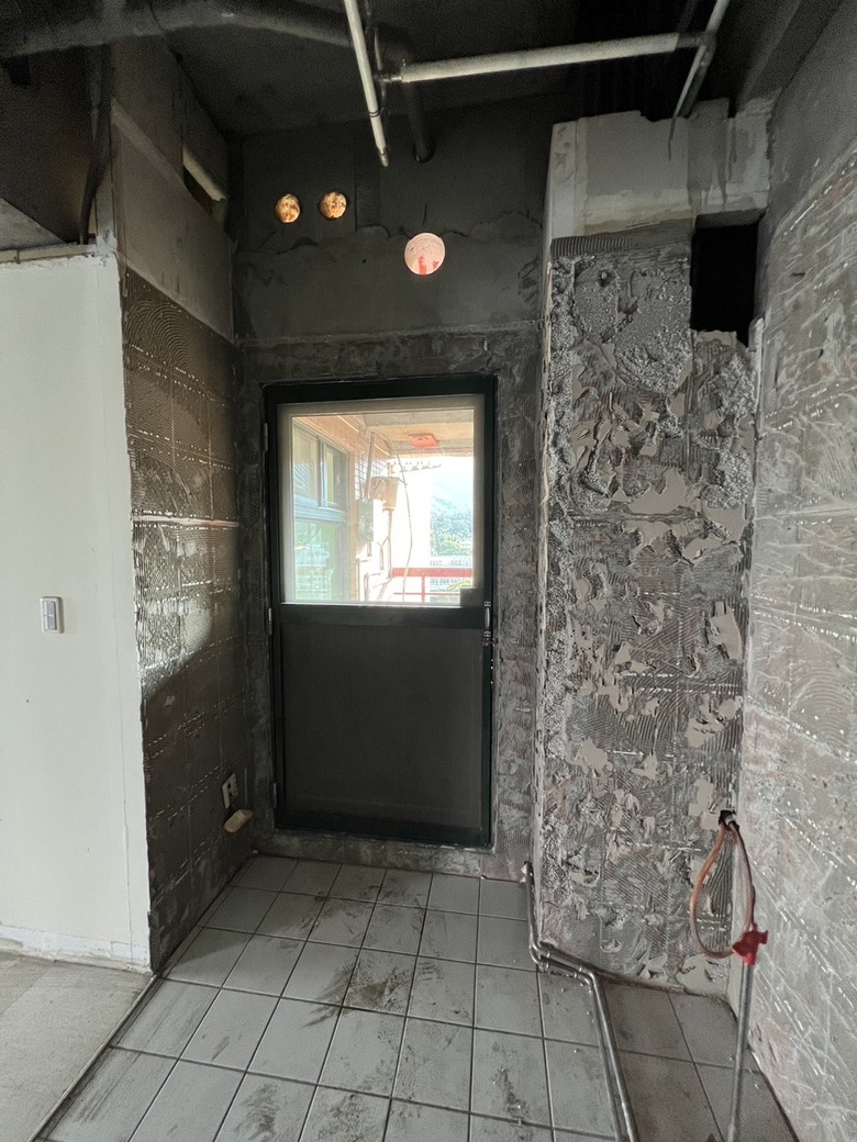 【開箱】高CP值 統包╳好溝通設計師80萬改造37年綠意盎然無印+工業風中古住辦