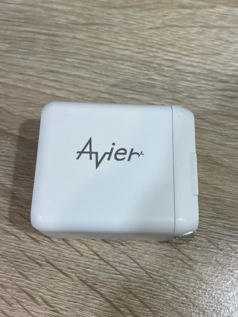 大材小用的Avier Uni G4 USB4充電測試