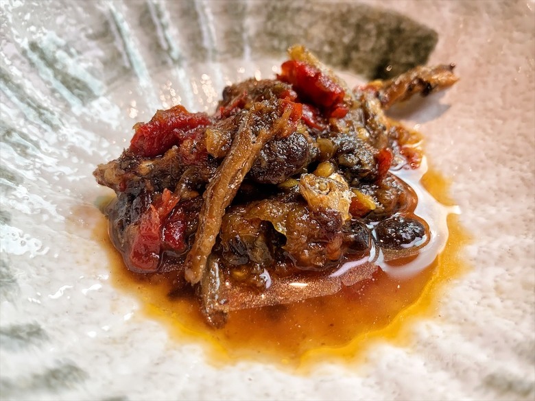 點我看大圖 火鍋餐前奉茶的儀式感,嚴選食材的精緻鍋物,咕溜的烏龜仙草凍,綿密的霜淇淋在這都吃的到