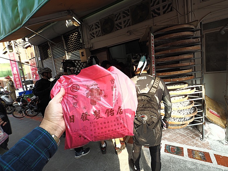 北港文化中心、北港登記所｜遊客中心、北港朝天宮、水道頭文化園區、甕牆、集雅軒、義民廟，還有鴨ㄚ小麵店之神級滷肉飯與日發製飴店之北港飴 — 2025年農曆年前返鄉順路之 北港半日小旅行 —【小惡魔畫蛇添福】補篇(5)