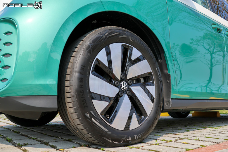 福斯商旅 Volkswagen ID.Buzz Pro S 試駕|承先啟後的經典味、豐富且出色的空間機能!