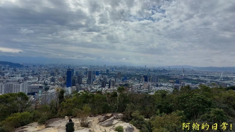 【郊山走走】 台湾よ、永に幸なれ。台灣幸福石、展翅高飛丹鳳山、熱門健行景點軍艦岩 輕鬆健行北投10連峰