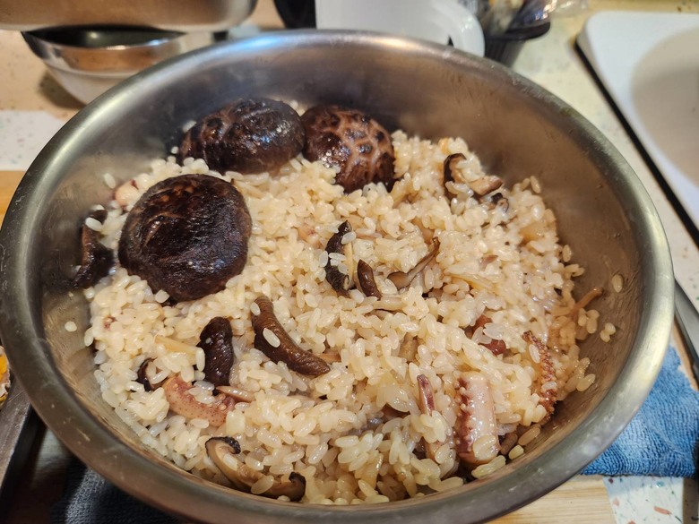 屋小春深暖,豪廈廣陌寒~為老婆料理的我的私房年菜(紅蟳米糕)