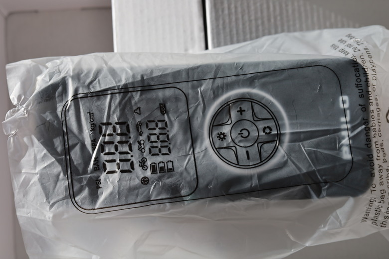 開箱 常在路上走跳的安全性預防配備 PHILO TP20 ll 無線5000容量電動急速打氣機