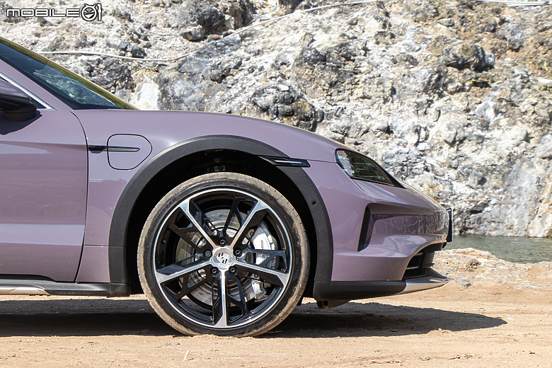 Porsche Taycan 4S Cross Turismo 小改款試駕｜性能、續航大提升，還有難以取代的獨特性！
