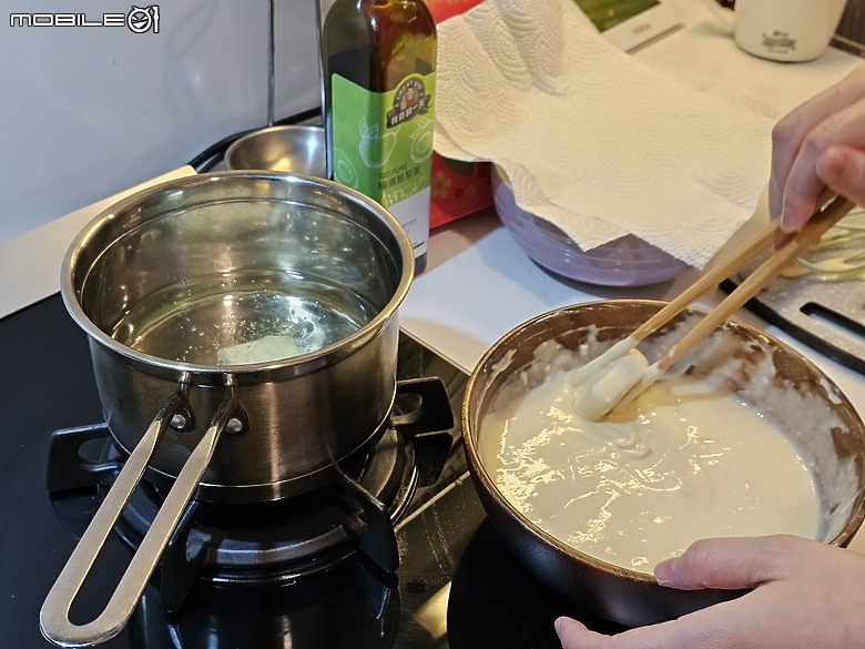 點我看大圖 年後小確幸:和老婆一起炸年糕,重溫兒時的甜蜜滋味