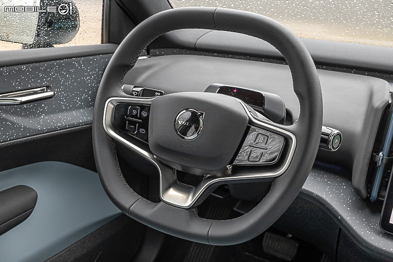 Volvo EX30 Twin Motor Performance 試駕｜ 有型、有趣但不容小覷的純電小休旅！
