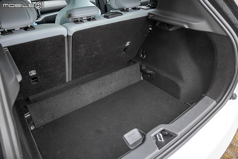 Volvo EX30 Twin Motor Performance 試駕｜ 有型、有趣但不容小覷的純電小休旅！