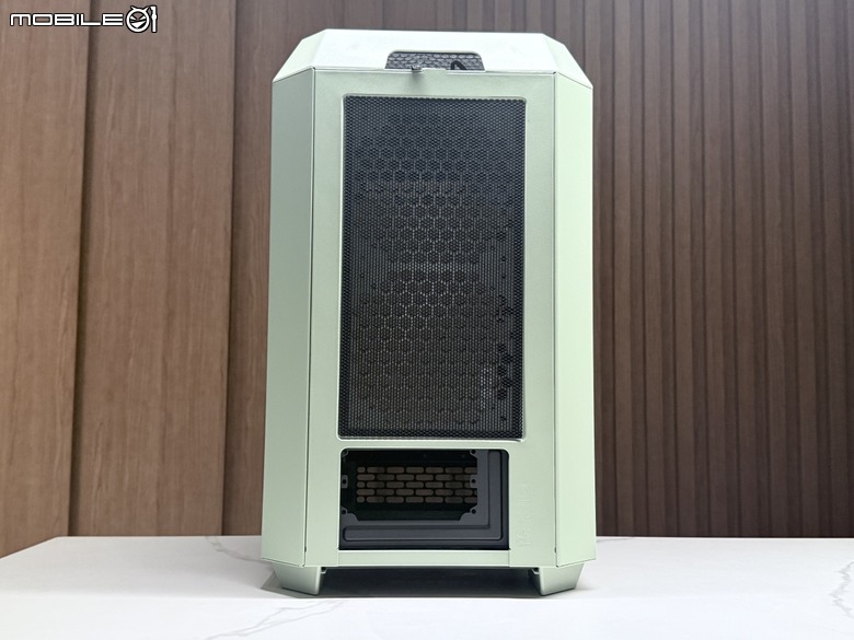 透視 The Tower 家族新成員! Tower 250 ITX機殼