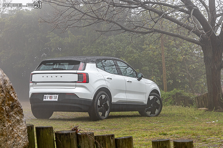 Volvo EX30 Twin Motor Performance 試駕| 有型、有趣但不容小覷的純電小休旅!