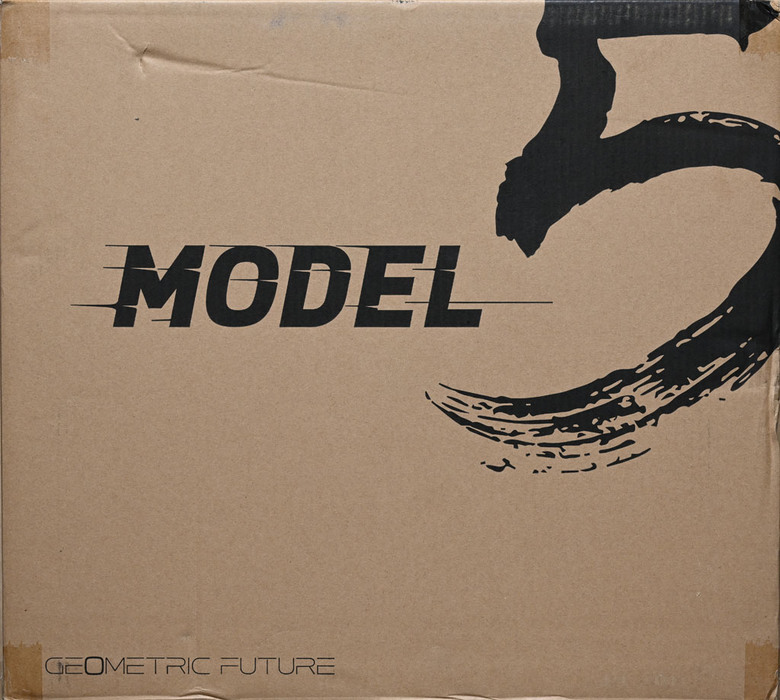 GEOMETRIC FUTURE幾何未來MODEL 5 VENT鐵扇白色款機殼開箱