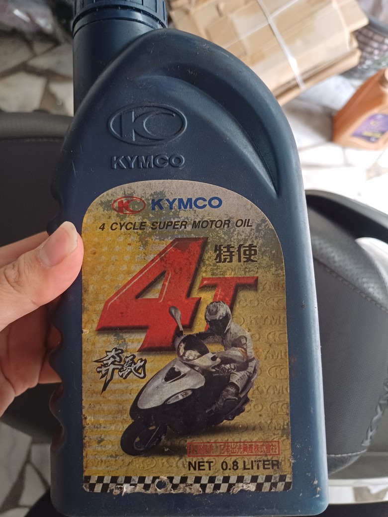 請求幫忙鑑定機油我家找到的成分