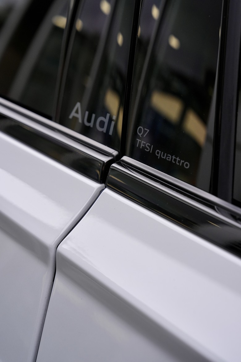 Audi Q7 55 TFSI quattro S line｜金屬冰川白 Glacier White｜交車照片分享