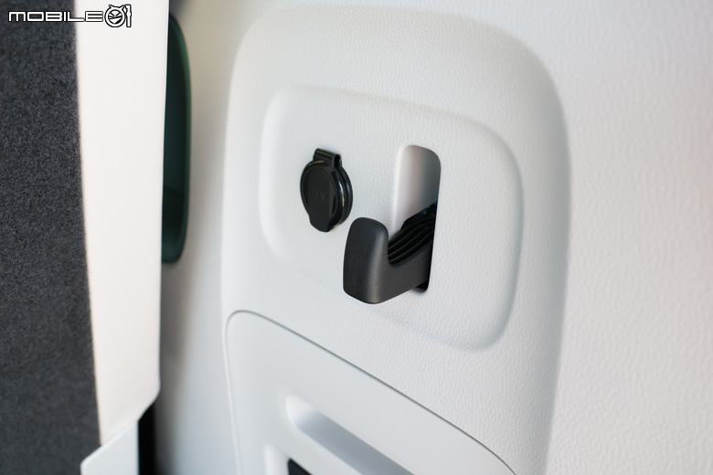 福斯商旅 Volkswagen ID.Buzz Pro S 試駕|承先啟後的經典味、豐富且出色的空間機能!