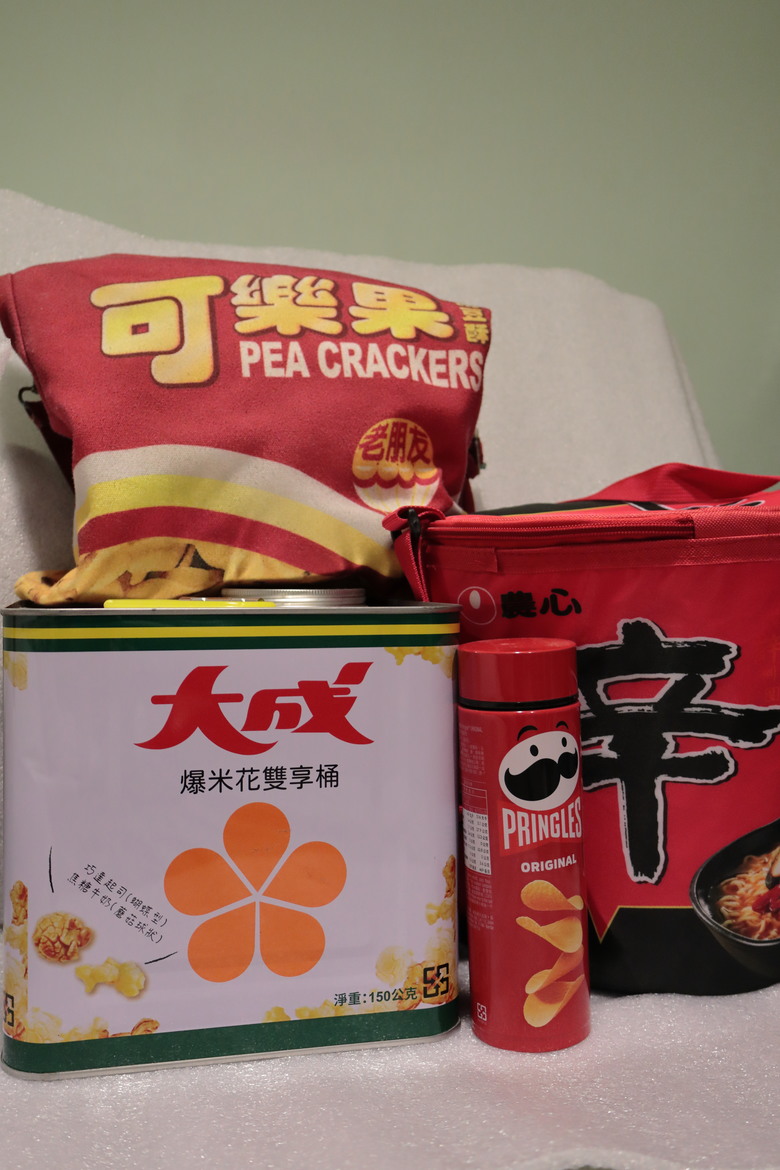 點我看大圖 【開箱】是「實用」的食物商品,不是「食用」的商品,辛拉麵保冷袋 - 大漠國渡