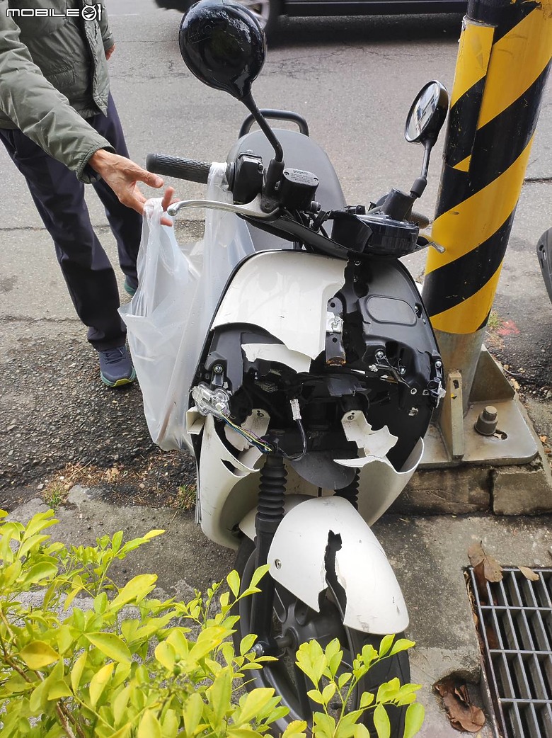 Gogoro電池手把斷裂砸到腳趾骨折、車禍濺血 (懇請提供類似案例)