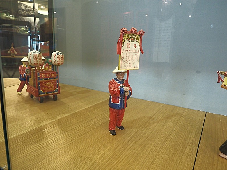 北港文化中心、北港登記所｜遊客中心、北港朝天宮、水道頭文化園區、甕牆、集雅軒、義民廟，還有鴨ㄚ小麵店之神級滷肉飯與日發製飴店之北港飴 — 2025年農曆年前返鄉順路之 北港半日小旅行 —【小惡魔畫蛇添福】補篇(5)