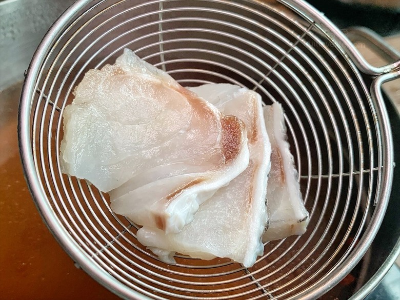 點我看大圖 火鍋餐前奉茶的儀式感,嚴選食材的精緻鍋物,咕溜的烏龜仙草凍,綿密的霜淇淋在這都吃的到