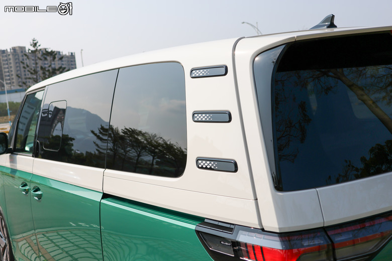 福斯商旅 Volkswagen ID.Buzz Pro S 試駕|承先啟後的經典味、豐富且出色的空間機能!