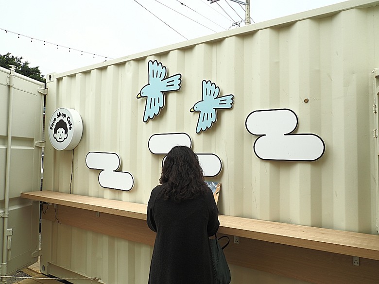 車城 落山風藝術季 【看海美術館展區、海口村街道及村落展區、墾丁長灘休閒飯店、紅柴。居 山海之隅】,順遊恆春縣城東門及北門、恆春文化中心民謠館,品嚐半島特色美食 — 香酥鴨、綠豆蒜 — 2025年初 國境之南看海賞藝小旅行 【小惡魔畫蛇添福】補篇(2)
