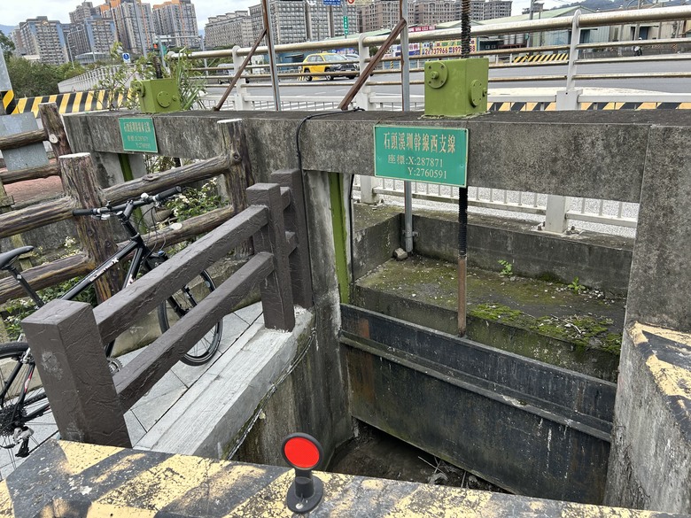 2/9 石頭溪圳東西支線、樹林石頭溪圳道及改修碑及樹林聖蹟亭，Element風櫃店輕旅行