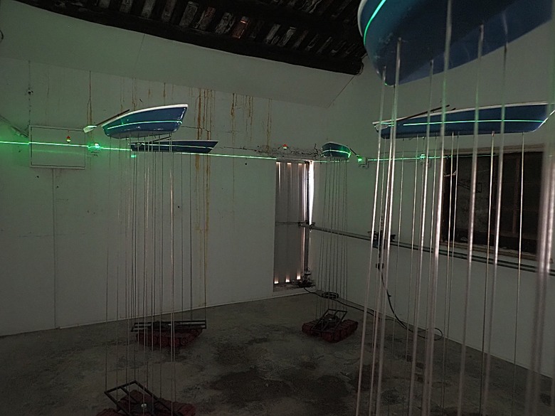 車城 落山風藝術季 【看海美術館展區、海口村街道及村落展區、墾丁長灘休閒飯店、紅柴。居 山海之隅】,順遊恆春縣城東門及北門、恆春文化中心民謠館,品嚐半島特色美食 — 香酥鴨、綠豆蒜 — 2025年初 國境之南看海賞藝小旅行 【小惡魔畫蛇添福】補篇(2)