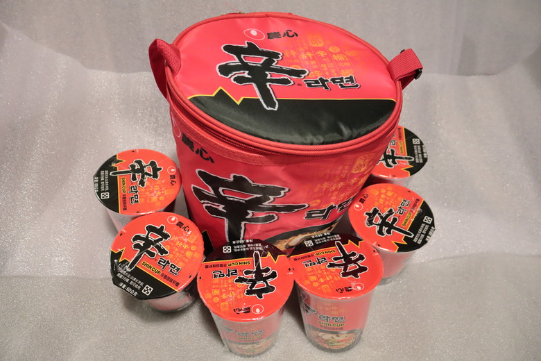 點我看大圖 【開箱】是「實用」的食物商品,不是「食用」的商品,辛拉麵保冷袋 - 大漠國渡