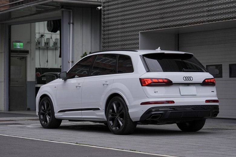 Audi Q7 55 TFSI quattro S line｜金屬冰川白 Glacier White｜交車照片分享