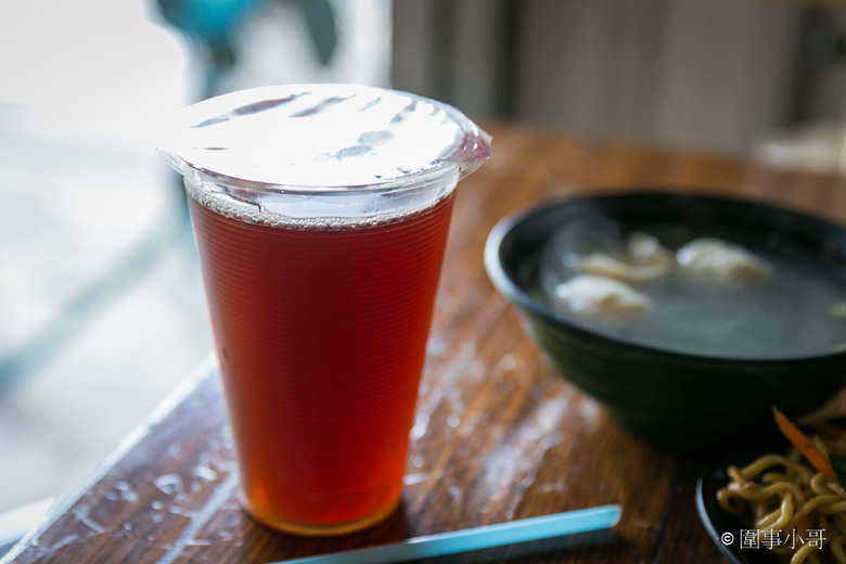 宜蘭冬山超平價國民美食-派吃所食坊砂港分局！招牌上還寫著專治餓人！快用好吃又便宜的餐點來治療我吧我好餓啊啊啊～～～
