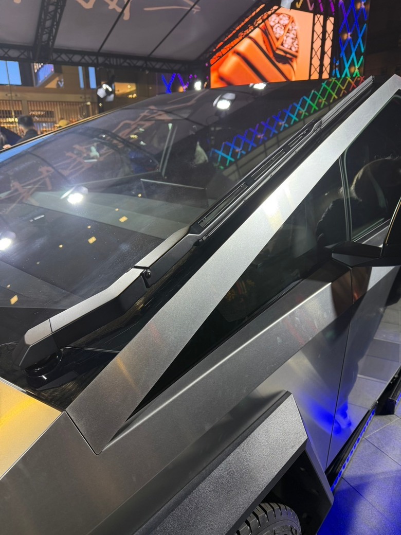 碰巧遇到的巨大口哨，Tesla Cybertruck靜態賞車分享