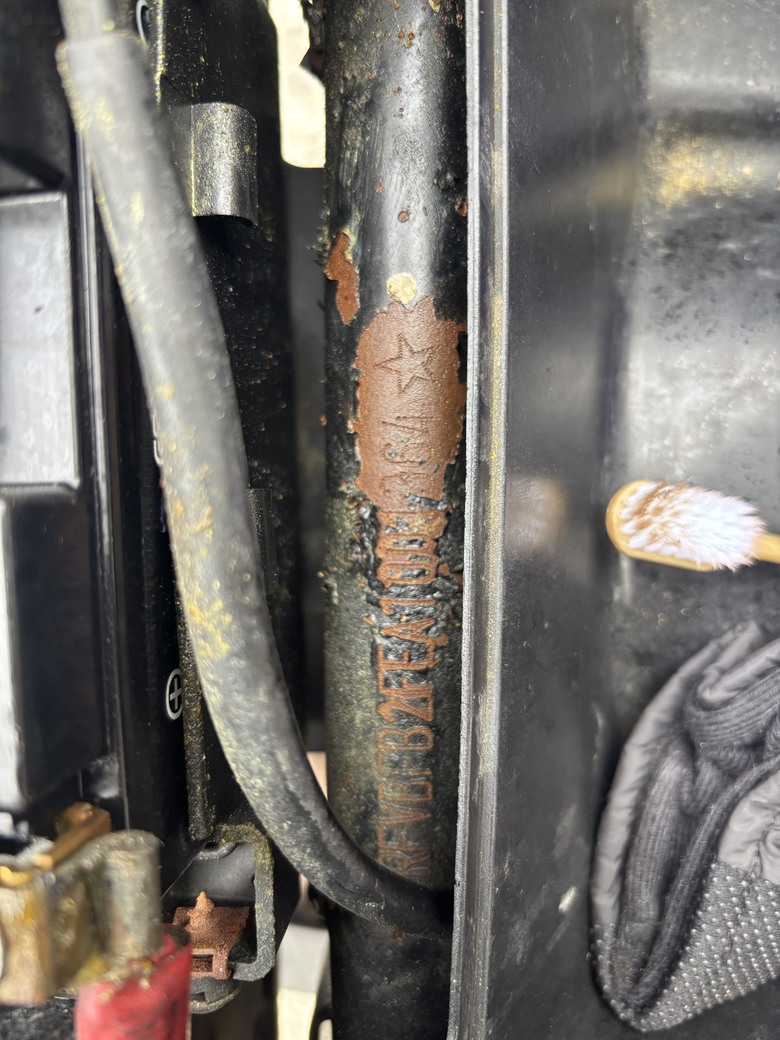 機車過戶但車身號碼鏽蝕。該怎麼辦