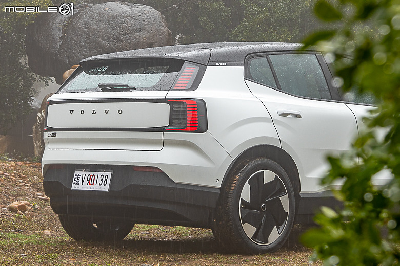 Volvo EX30 Twin Motor Performance 試駕| 有型、有趣但不容小覷的純電小休旅!