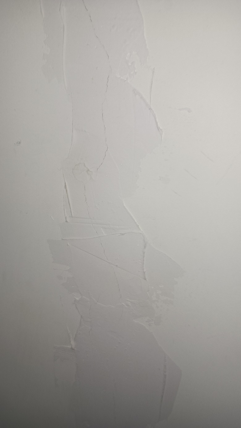 牆壁裂痕應該怎麼修復的