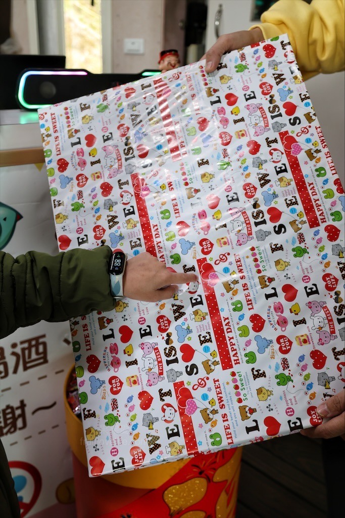 點我看大圖 獨棟主題式溜滑梯小木屋,房間裡面有滑梯還有很多玩具、玩偶,小朋友玩得超開心!